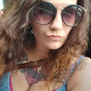 Meet your Posher, Liza